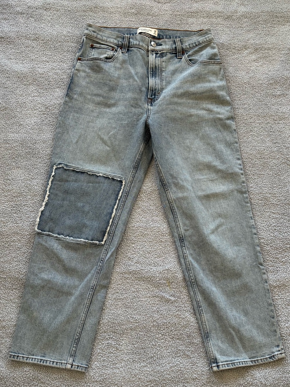 Abercrombie & Fitch Blue Ankle Straight‑Leg Jeans with Dark Knee Patch
